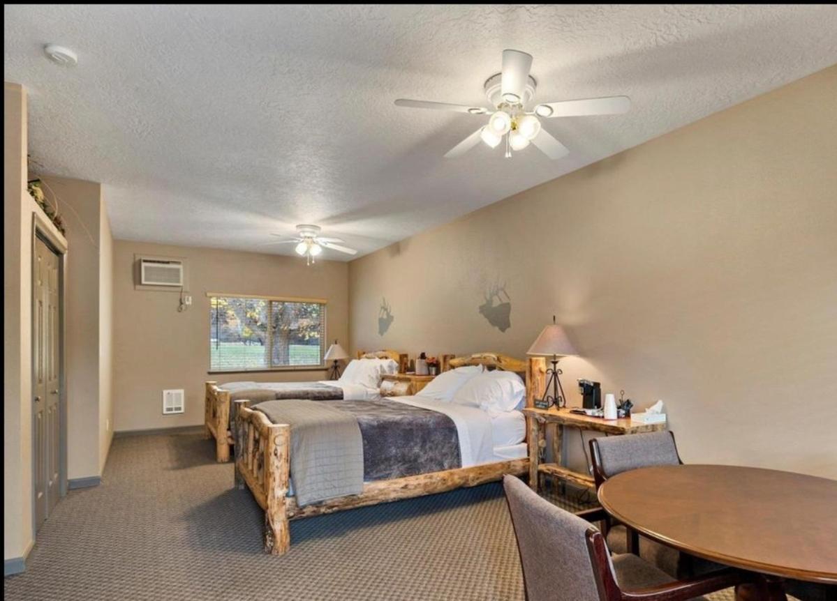 Southfork Lodge - Riverside Inn Lowman Esterno foto